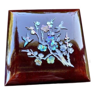 Mid 20th Century Korean Lacquer Vanity Box With Iridescent Mother-of-Pearl Inlay For Sale