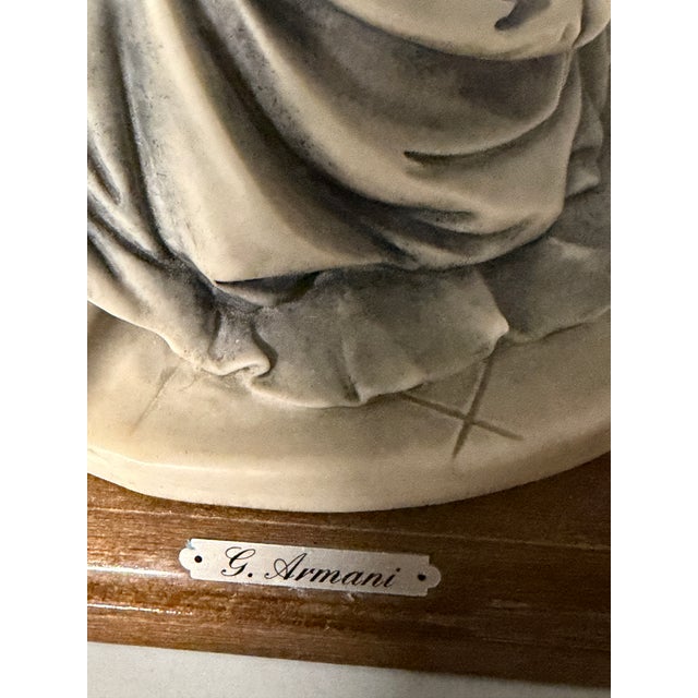 Late 20th Century Giuseppe Armani "Lady With Child" Figurine on a Wooden Base. For Sale - Image 4 of 10