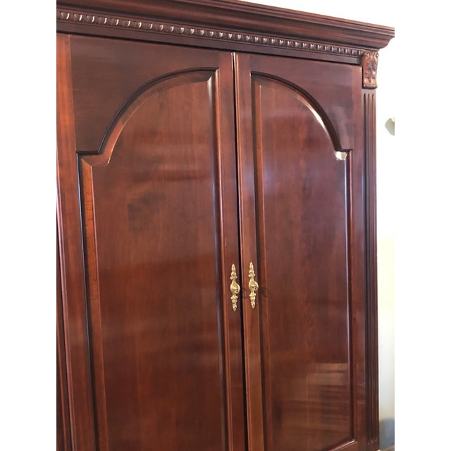 1990s Ethan Allen Georgian Court Cherry Tv Entertainment Cabinet For Sale In New York - Image 6 of 11