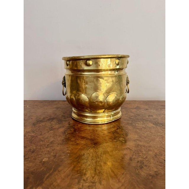 Antique Victorian brass jardiniere, having a quality antique Victorian brass jardiniere with lions head ring handles to...