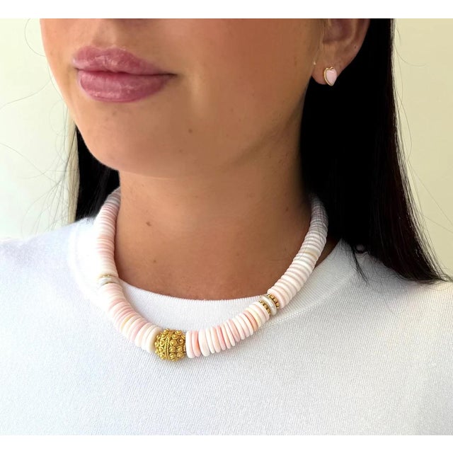 This conch shell necklace is mixed with pearl and gold accents. Great summer vibe. Adjustable 16-18”