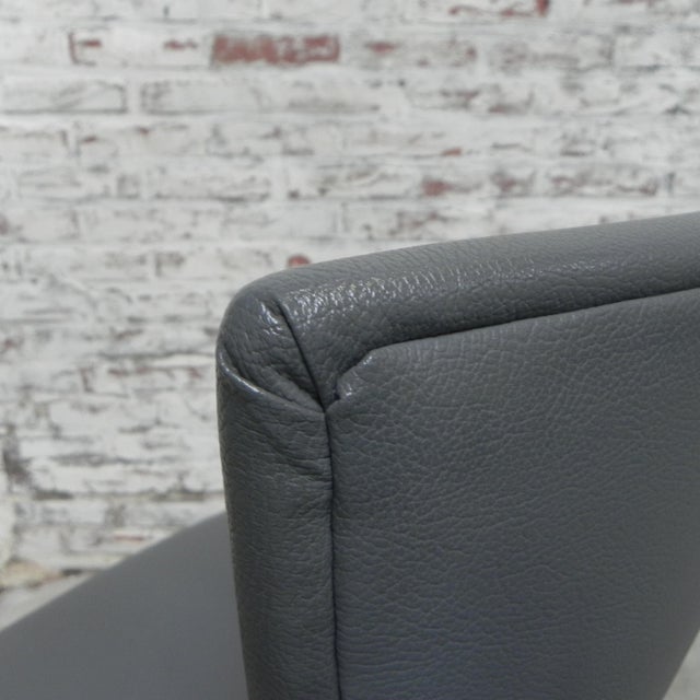 Height: 87 cm. Width: 45 cm. Depth: 56 cm. Seat height: 47 cm. Origin: The Netherlands, 1950s. Material: beech / vinyl.