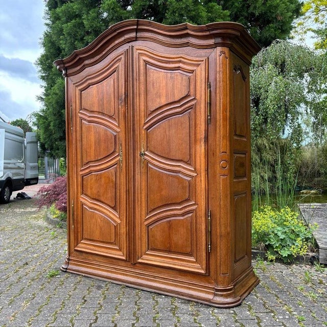 – solid oak – original french baroque – impressive presence dimensions: w: 200cm h: 236cm d: 80cm item: antique wardrobe |...
