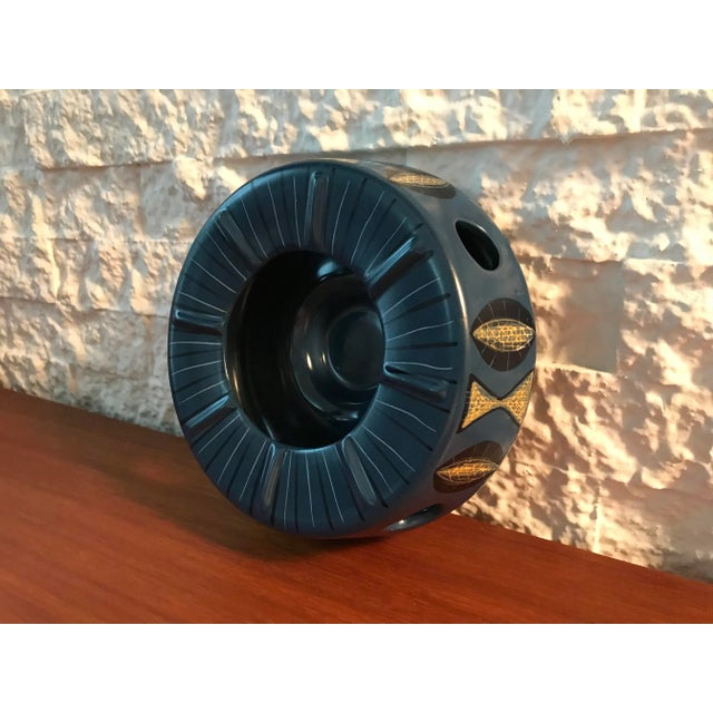 Vintage 1950s Retro Mid-Century Atomic Modern Ceramic Ashtray, Signed For Sale - Image 4 of 11