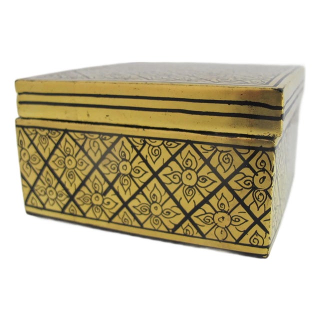 Burmese Gold Leaf & Black Lacquer Geometric Flower Pattern Trinket Box With Lid For Sale