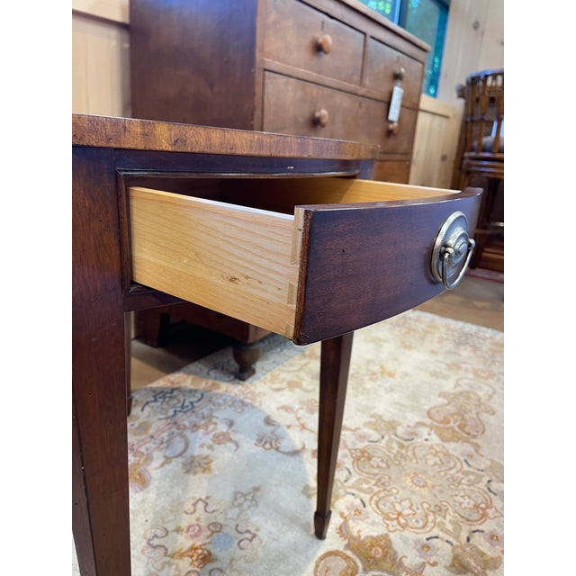 Brown Ethan Allen Mahogany Drop-Leaf Side Table With Brass Pull and Inlay For Sale - Image 8 of 10