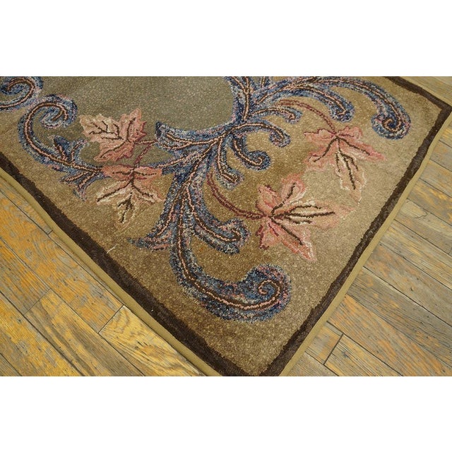 1925s Gray Floral Folk Art Antique American Hooked Hand Knotted Rug 2'6" X 4'8" Wool Carpet For Sale - Image 4 of 5
