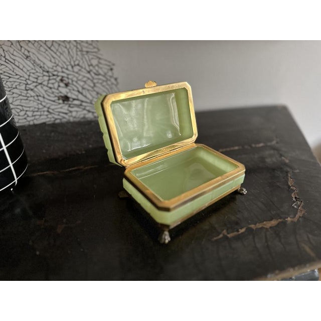 19th Century French Opaline Glass Box in Pistachio Green, 1880s For Sale - Image 4 of 18