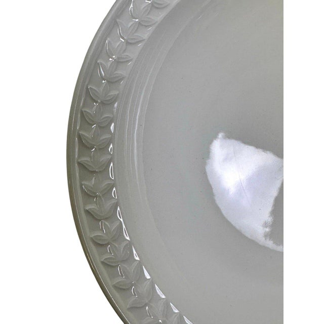Transitional 1990s Portmeirion 'Options' 1998-2006 Retired Embossed Smooth Laurel Rim Soup Bowl For Sale - Image 3 of 5