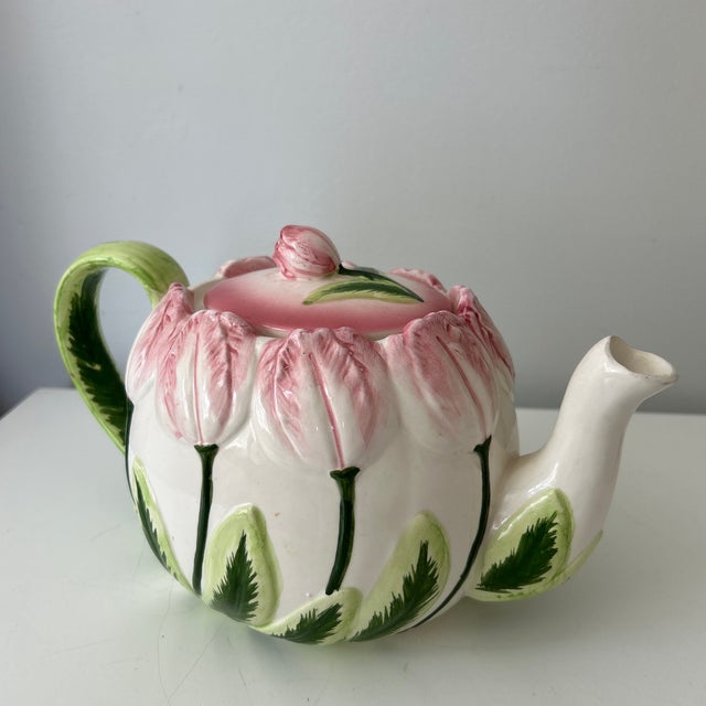 Beautiful hand painted tea kettle. Great vintage condition.