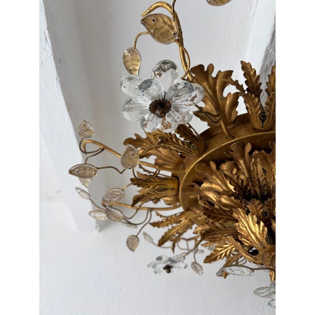 Housing 15 lights. Will be newly rewired free of charge with certified UL US sockets for the USA and appropriate sockets...