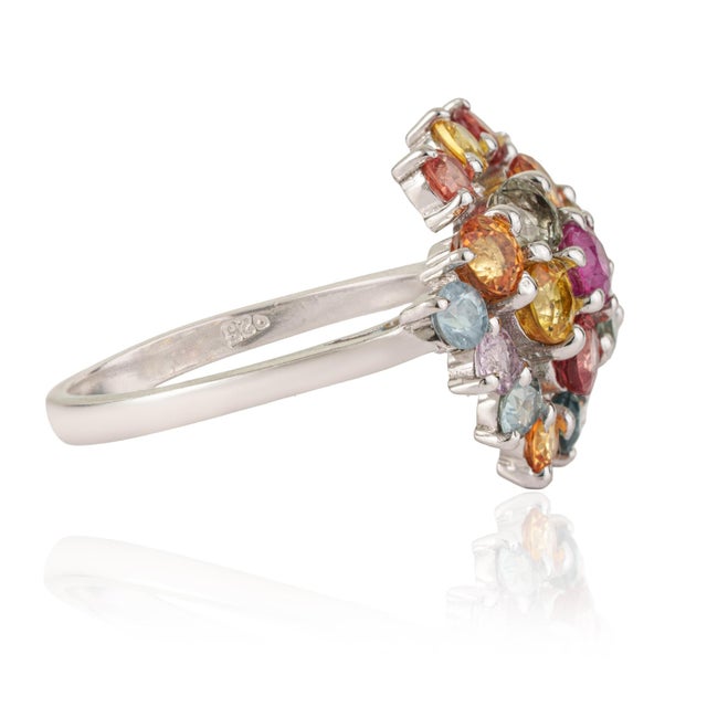 Metal Carat&Her 4.17 Ct Rainbow Sapphire Retro Cluster Ring, Size 5.5 For Sale - Image 7 of 15
