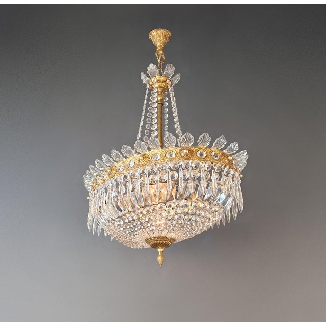 This elegant oval crystal chandelier has been fully restored in our Berlin workshop with great care and attention to...