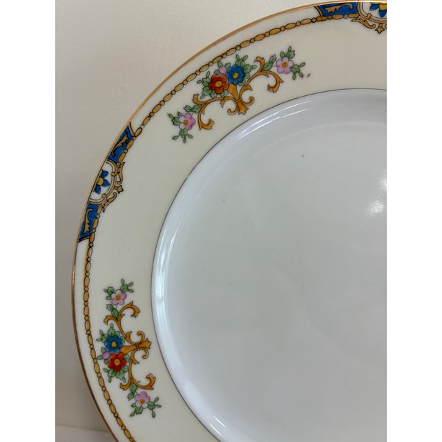 Traditional Vintage Meito Japan Floral and Gold Dinner Plates – Set of 7 For Sale - Image 3 of 11