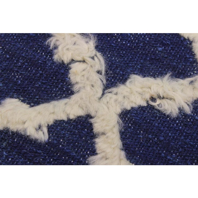 1990s Boho Chic High-Low Pile Blue Wool Rug - 8′ × 10′1″ For Sale In New York - Image 6 of 8