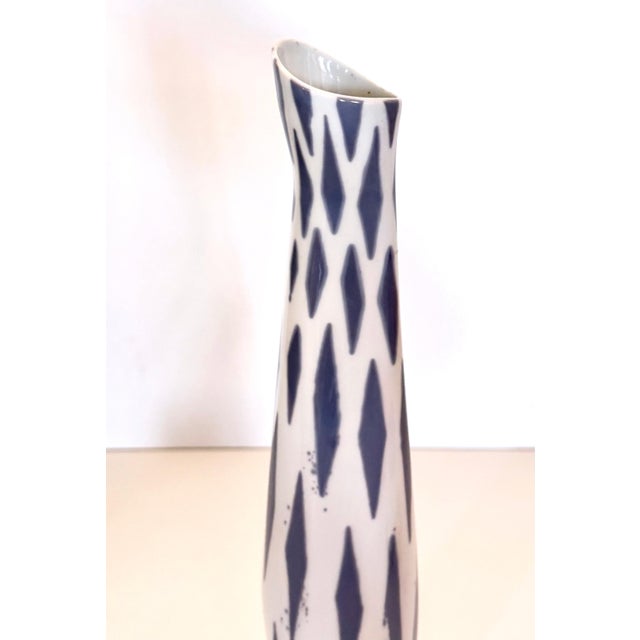 1960s White and Blue Porcelain Vase by Jindřich Marek for Royal Dux, 1960s For Sale - Image 5 of 11