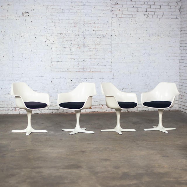 Mid-20th Century Mid Century Modern Burke Tulip Swivel No 116 Armchairs White Shell Black Cushions Set of 4 For Sale - Image 6 of 18