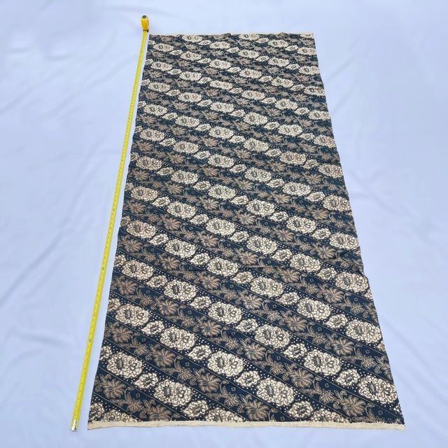 Early 20th Century African Floral Cotton Fabric 92x40Inch MATTER COLLECTION For Sale In Denver - Image 6 of 6