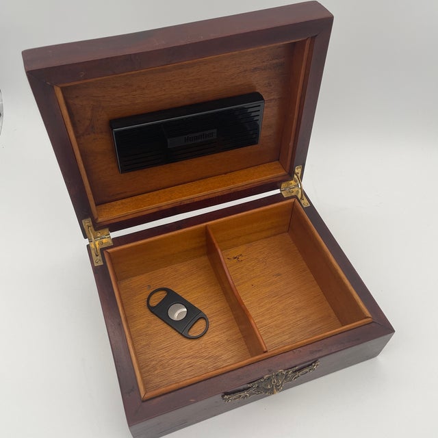 Brown Late 19th Century Victorian Mahogany Humidor Box For Sale - Image 8 of 8