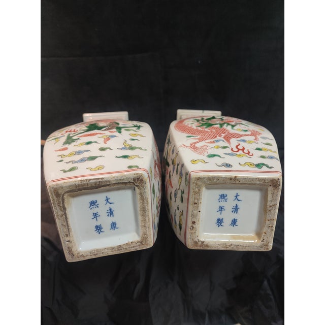 A Pair of Chinese Ceramic Vase Qing Dynasty Kangxi Marked Famille Verte Porcelain Square Vase Hand Painted Cloud and Dragons Pattern For Sale - Image 9 of 10