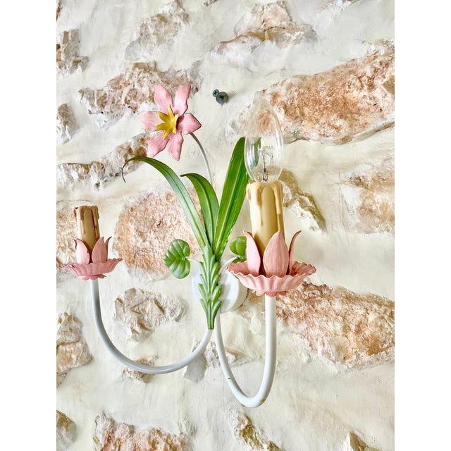 Floral Wall Light in Hand-Painted Tole Metal, Italy, 1960s For Sale - Image 6 of 7