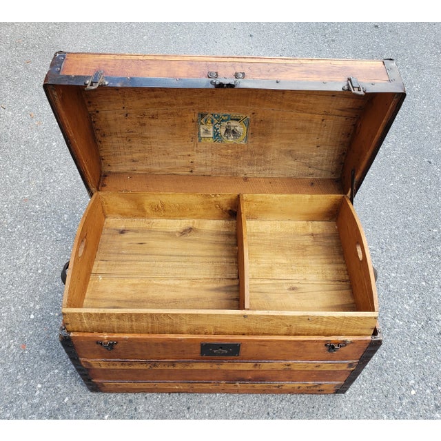 American Early 20th Century Refinished American Rolling Pine Blanket Chest Storage Trunk For Sale - Image 3 of 10