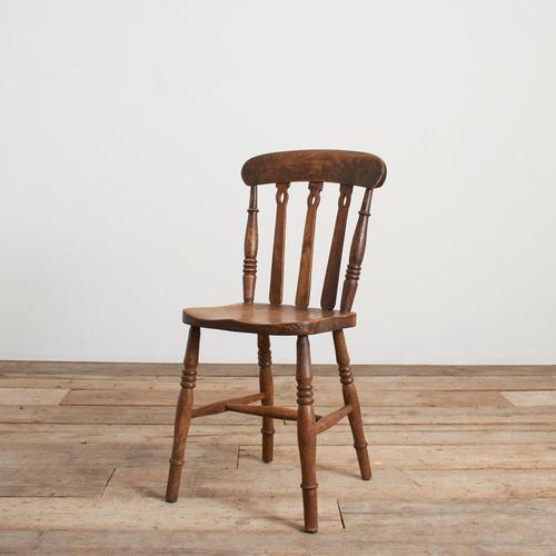 A beautiful Windsor slatback country kitchen dining chair from the Edwardian period. Made from beech with an elm seat. The...