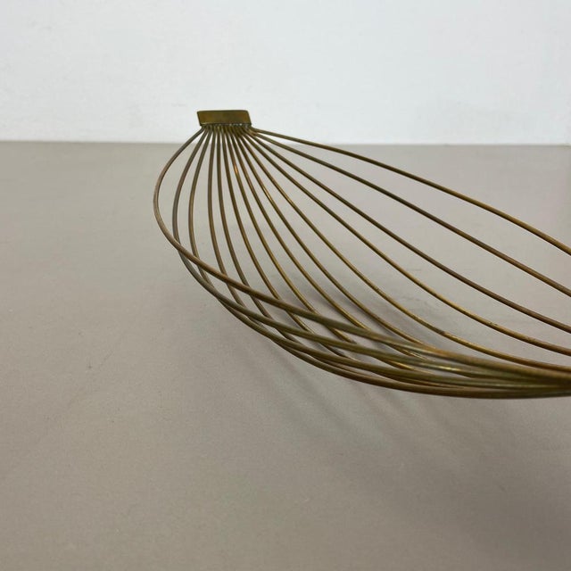 Large Minimalist Brass Fruit Bowl Shell from Carl Auböck, Austria, 1950s For Sale - Image 11 of 18