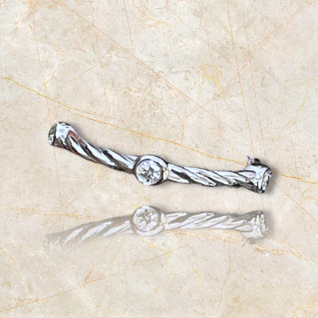 Modern Elegant 14k Gold Rope-Style Ring With Dazzling Diamond Accents, Size 6.5 For Sale - Image 3 of 6