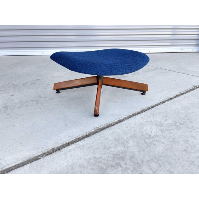 1960s Mid Century Walnut Lounge Chair and Ottoman by Adrian Pearsall for Craft Associate For Sale - Image 14 of 15