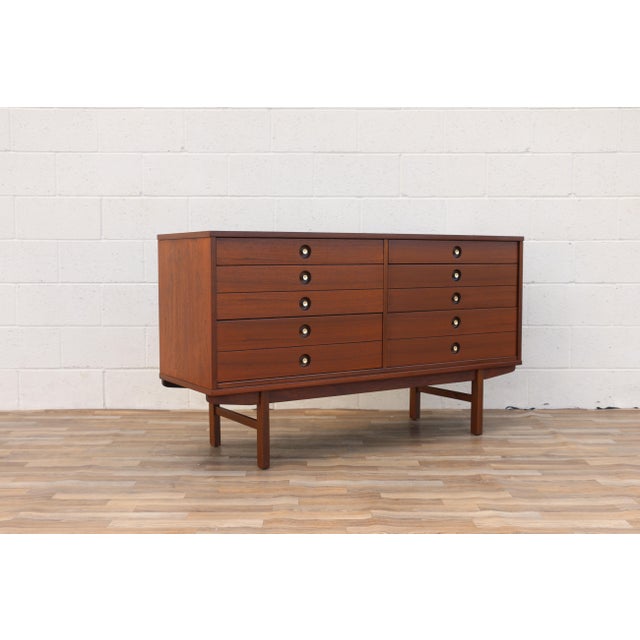 Mid-Century Modern 6-Drawer Walnut Dresser by United Furniture | Refinished Credenza, Circa 1960s For Sale - Image 10 of 18