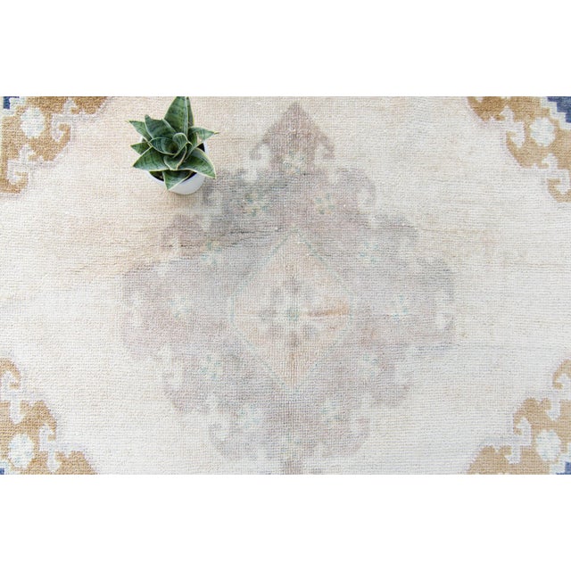 1980s Vintage Oushak Neutral Wool Hand Knotted Rug For Sale - Image 4 of 11