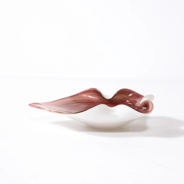 1960s Hand-Blown Murano Glass Dish in Swirled Amethyst With Crimped Detailing For Sale In New York - Image 6 of 11