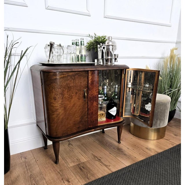 Very elegant Italian Art Deco Mid-Century Modern drinks dry bar cabinet in beautiful veneer walnut briar burl wood, two...