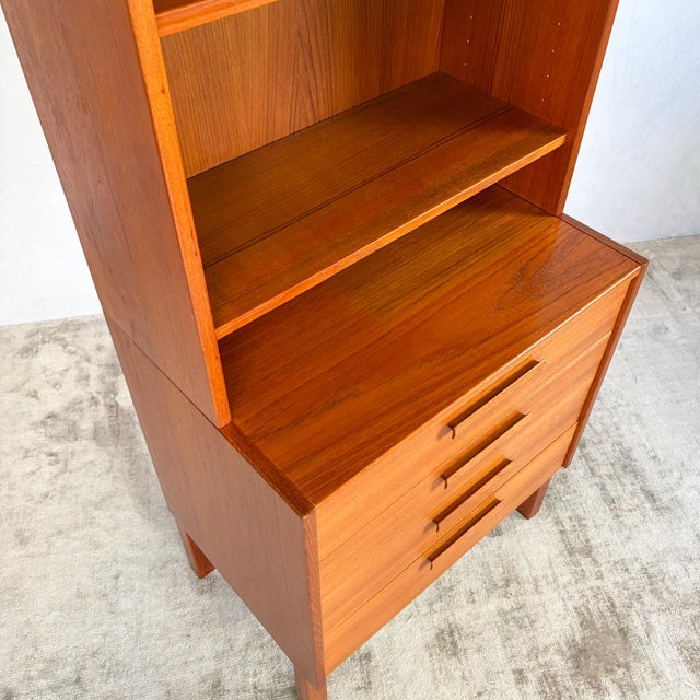 Domi Monté Teak Bookcase with Four-Drawer Chest by Nils Jonsson for Troeds, 1960s For Sale - Image 6 of 12