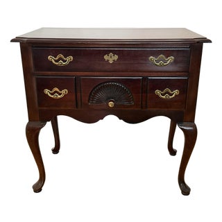 Late 20th Century Thomasville Traditional Cherry Queen Anne Style Lowboy For Sale