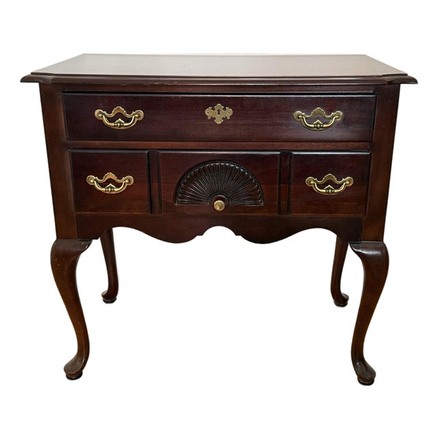 Late 20th Century Thomasville Traditional Cherry Queen Anne Style Lowboy For Sale