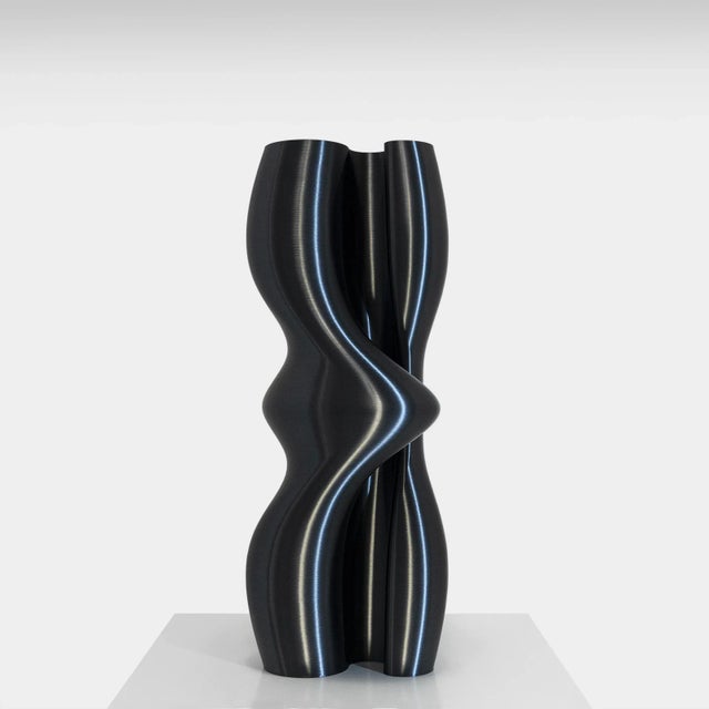 Elegant piece with an organic and contemporary design. The sinuous, enveloping forms are inspired by the bodies of two...