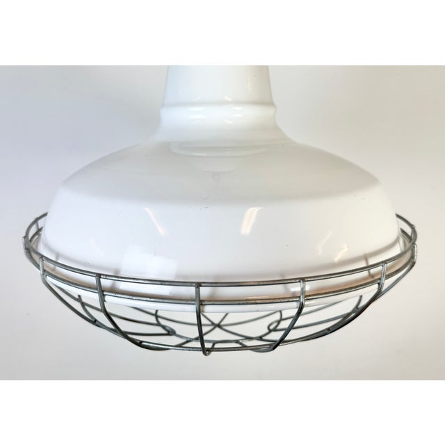Industrial White Enamel Factory Pendant Lamp from Benjamin, USA, 1960s For Sale - Image 4 of 16