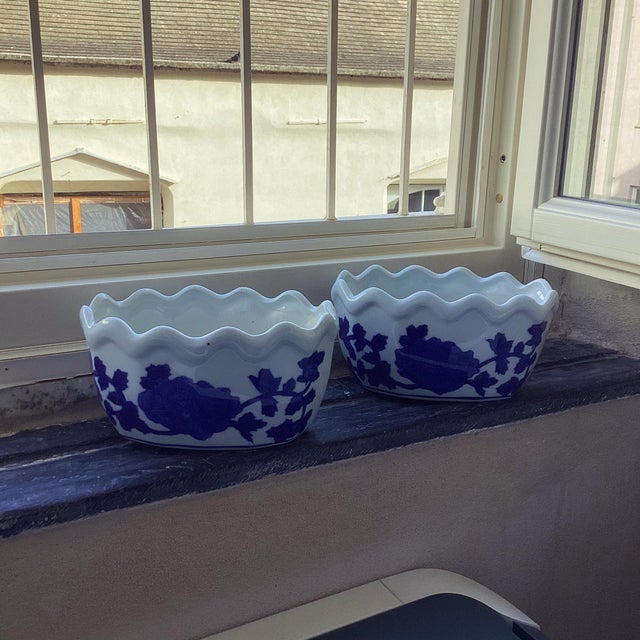 Mid 20th Century Pair of Italian Blue & White Porcelain Scalloped Cachepots For Sale In Atlanta - Image 6 of 7