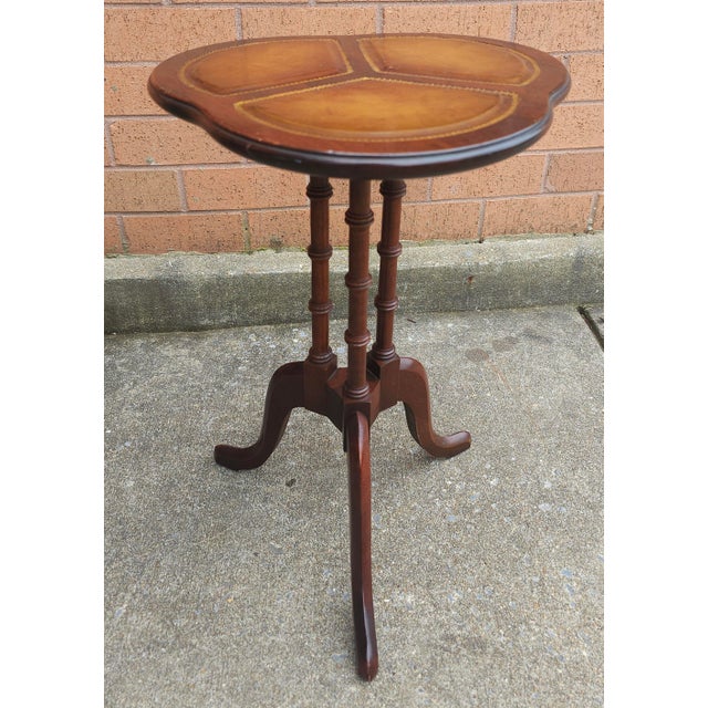 Traditional Pair Mid 20th Century Mahogany Pedestal Tooled Leather Clover Top Candle Stands For Sale - Image 3 of 12