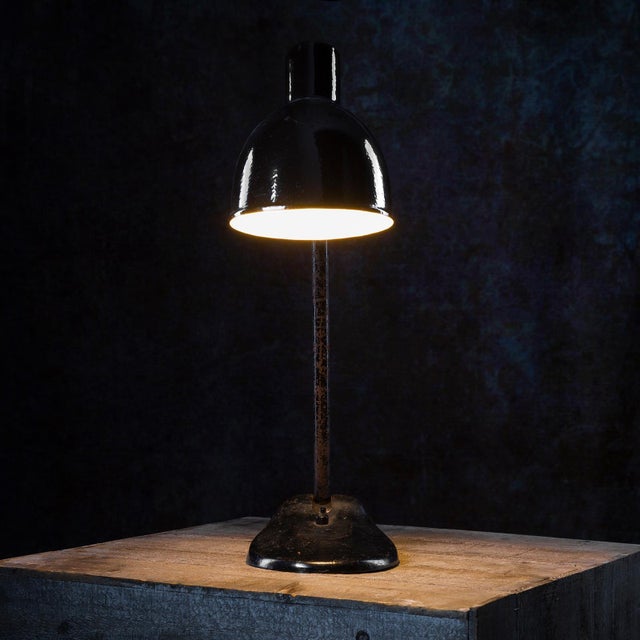 Bauhaus Enamel Desk Lamp in Black from HLX Hellux Hannover, 1920s For Sale - Image 4 of 7