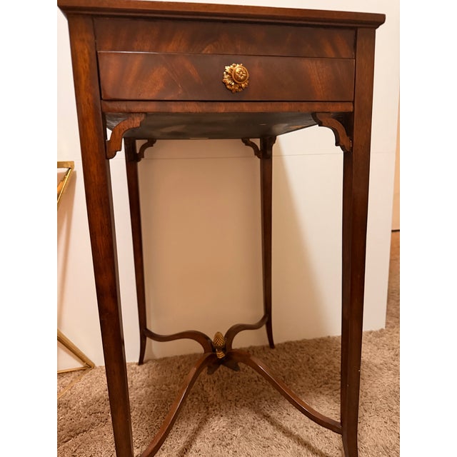Maitland - Smith Late 20th Century Maitland-Smith Figured Wood Chairside End Table With Pull-Out Tray For Sale - Image 4 of 12
