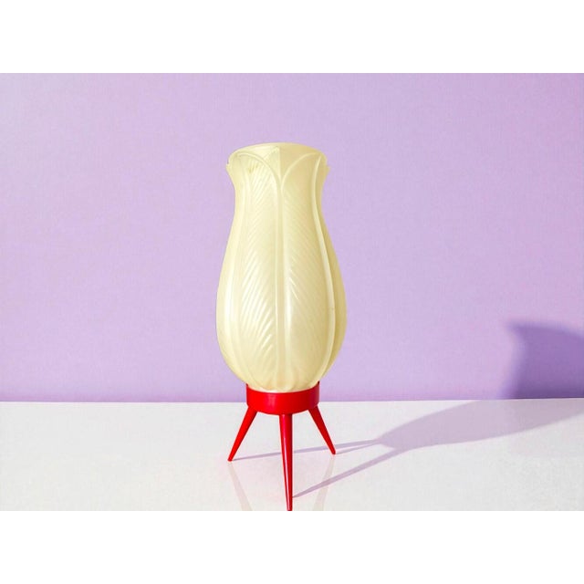 Atomic Space Age Tulip Shaped Acrylic Red Tripod Table Lamp by Hercules, 1960s For Sale - Image 9 of 9