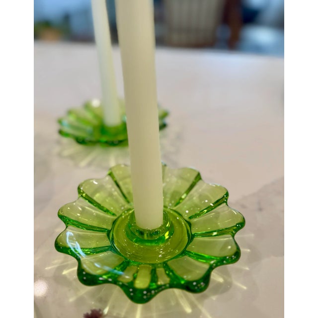 1970s Set of 2 Federal Glass Candleholders – Celestial Limelight Pattern, Emerald Green (1970s) For Sale - Image 5 of 8