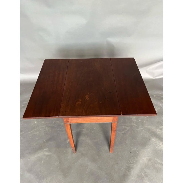 American 18th Century Virginia Tidewater Walnut and Yellow Pine Drop Leaf Table For Sale - Image 3 of 10