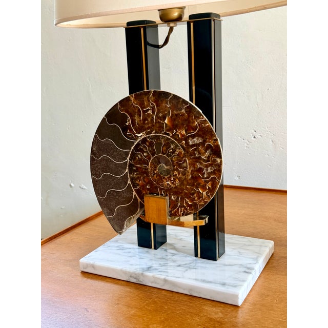 Hollywood Regency Ammonite Lamps in Brass, Marble and Lacquer, France, 1970s, Set of 2 For Sale - Image 4 of 7