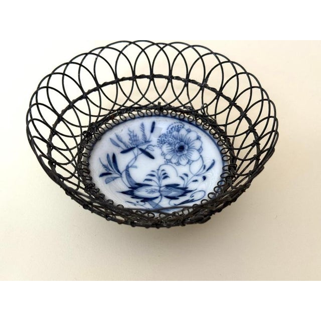 Blue 19th Century Porcelain Wire Bowls attributed to Meissen, Germany, Set of 3 For Sale - Image 8 of 16