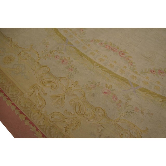 1890s Ivory Floral Medallion Antique French Aubusson Rug 13' 6'' X 22' 6'' Flatweave Wool Carpet For Sale In New York - Image 6 of 6