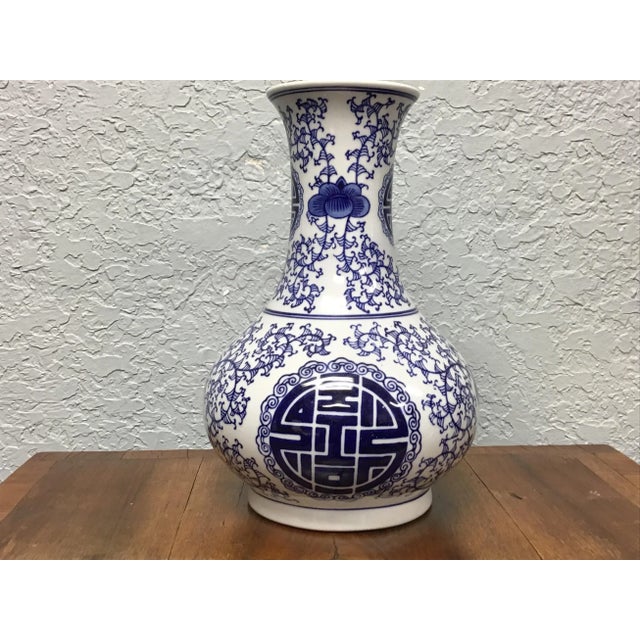 Blue and White Chinese VAse For Sale In Tampa - Image 6 of 9